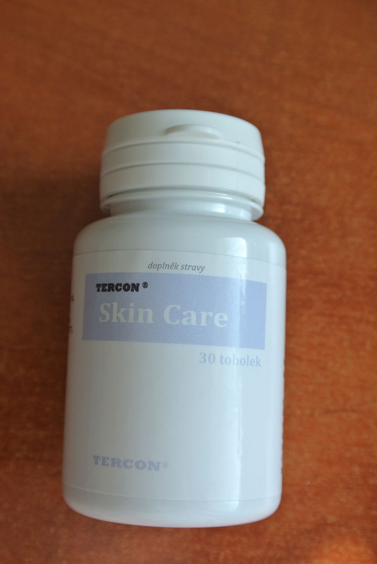 Doplňku stravy Tercon Skin Care chybí přes 98 % slibované dávky vitamínu B2